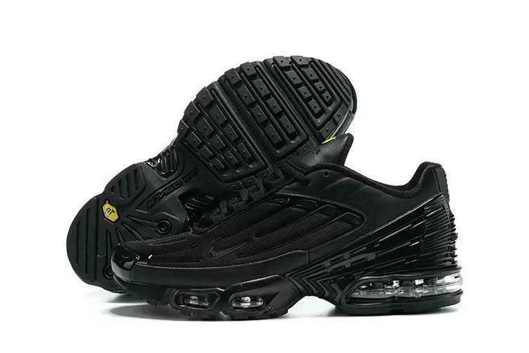 NIKE AIR MAX PLUS TN III "TRIPLE BLACK" - PRONTA ENTREGA